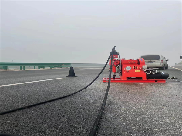 乌当马路路基路面开裂下沉注浆加固灌浆